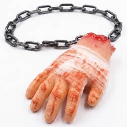 Adorno de Halloween con cadena.